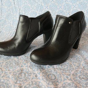 Women's black Anne Klein Sport heels 7 1/2